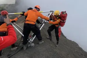 Helikopter Terhambat Kabut Tebal saat Evakuasi Jenazah Turis Brasil di Rinjani