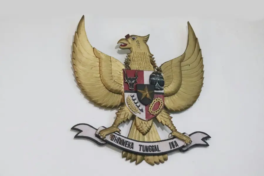 Gold and black lion figurine